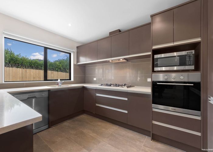  at 5 Stow Place, Henderson, Auckland