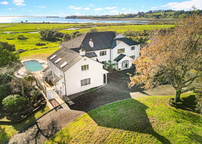 For sale 52 Porterfield Road, Whitford, Manukau City, Auckland