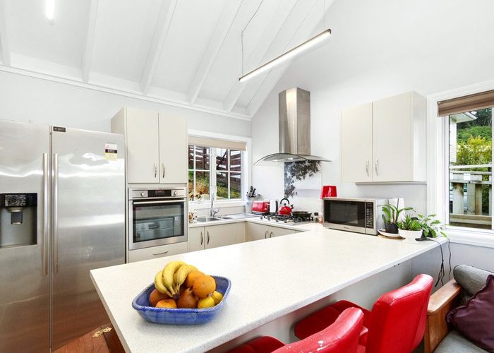  at 74 Kiwi Crescent, Tawa, Wellington