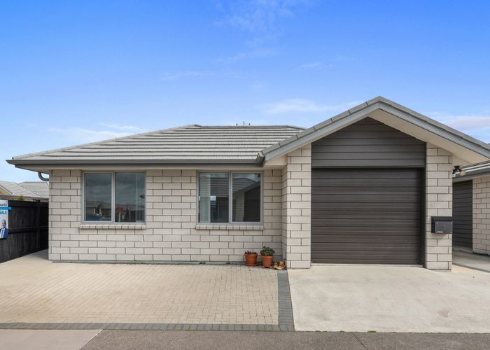  at 16 Crest Way (Dunes Lifestyle Village), Papamoa, Tauranga, Bay Of Plenty