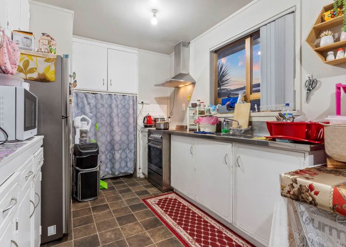  at 1/41 Challen Close, Conifer Grove, Papakura, Auckland