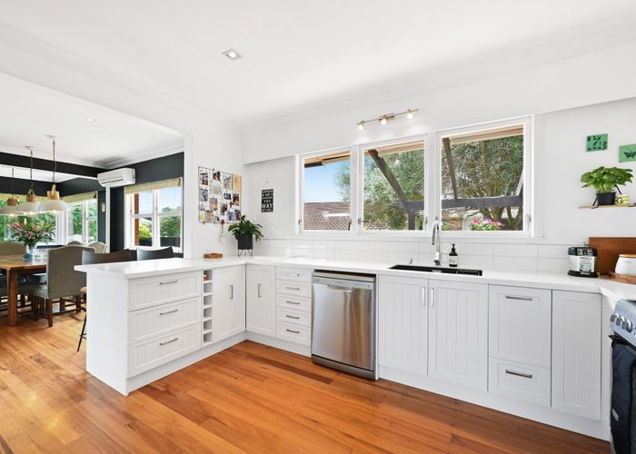  at 9 Samuel Place, Queenwood, Hamilton