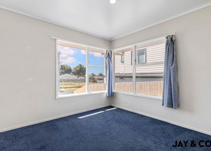  at 4 Clutha Crescent, Clover Park, Auckland