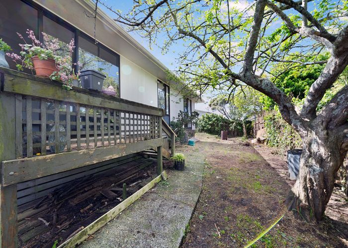  at 1/88 Parrs Cross Road, Henderson, Waitakere City, Auckland