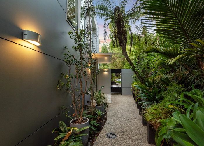  at 42 Bayview Road, Browns Bay, Auckland