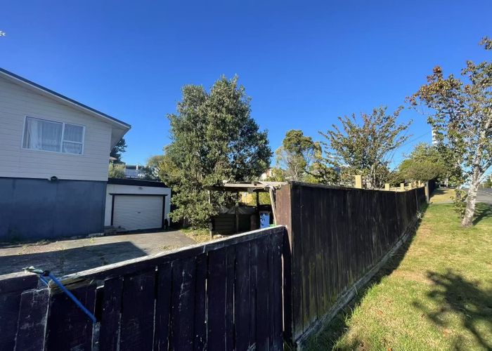  at 147 Beach Haven Road, Beach Haven, Auckland