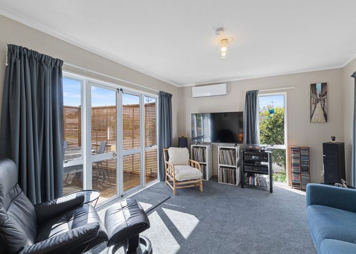  at 2 Beadle Place, St Andrews, Hamilton