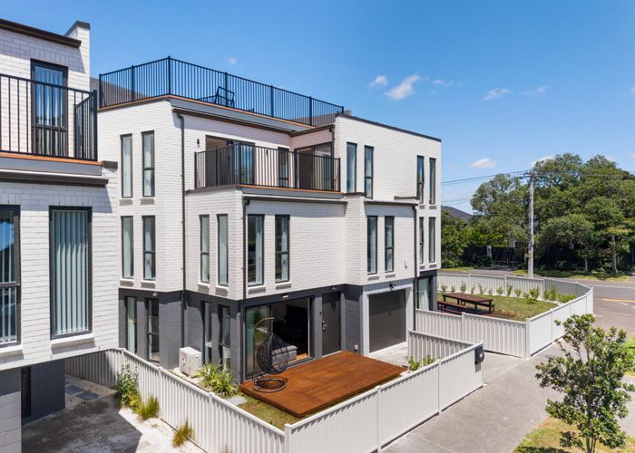  at 2A Dunkirk Road, Panmure, Auckland