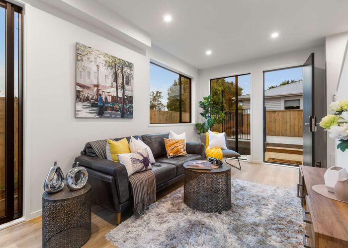  at 14 Roland Hill, Glen Eden, Auckland