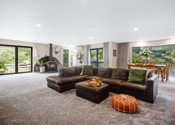 For sale 1153 Paekakariki Hill Road, Pauatahanui, Porirua, Wellington