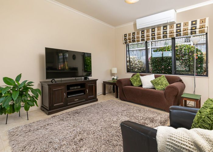  at 9 Maryann Place, Greenhithe, Auckland