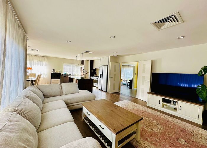  at 5 Catlins Place, Fairview Heights, North Shore City, Auckland