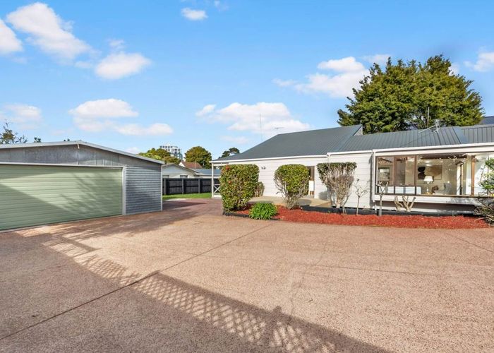  at 27 Swanson Road, Henderson, Auckland