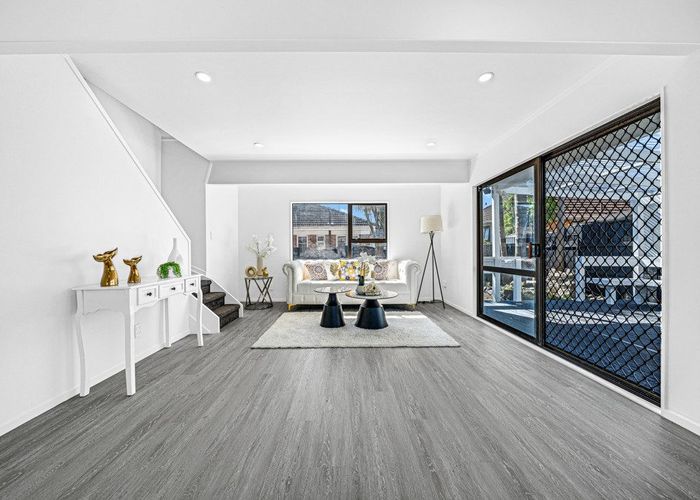  at 2/18 Elizabeth Avenue, Papatoetoe, Manukau City, Auckland