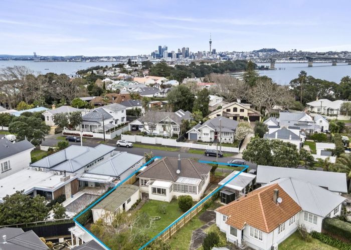  at 15 Vincent Road, Northcote Point, Auckland