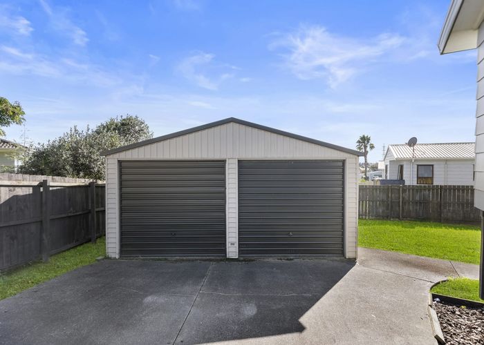  at 8 Constance Place, Clover Park, Auckland