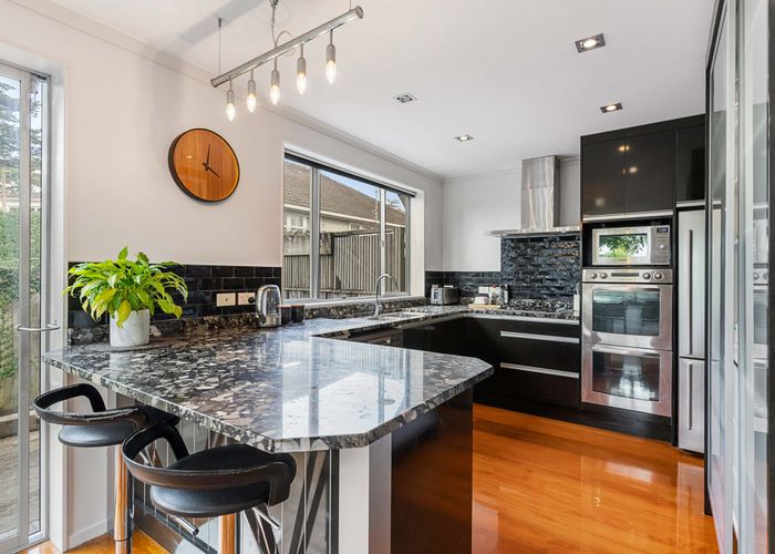  at 2 Exmouth Road, Northcote, Auckland