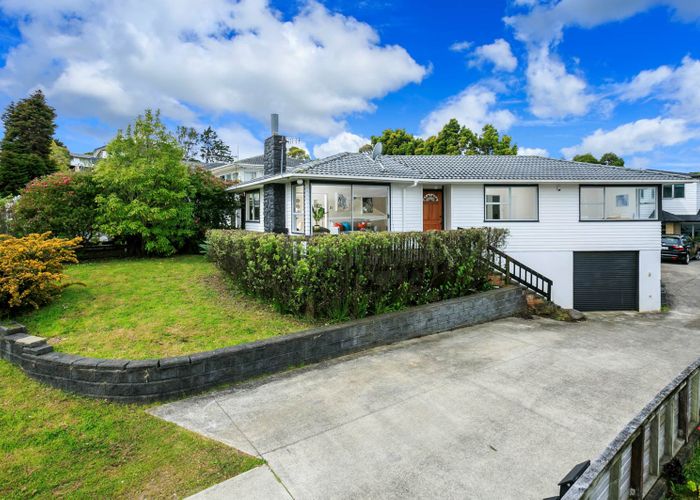  at 6 Mchardy Place, Glenfield, Auckland