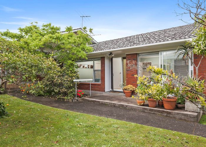  at 2/2 Matipo Street, Mount Eden, Auckland City, Auckland
