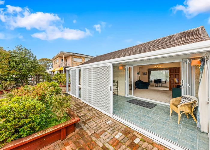  at 1/25 Akoranga Drive, Northcote, North Shore City, Auckland