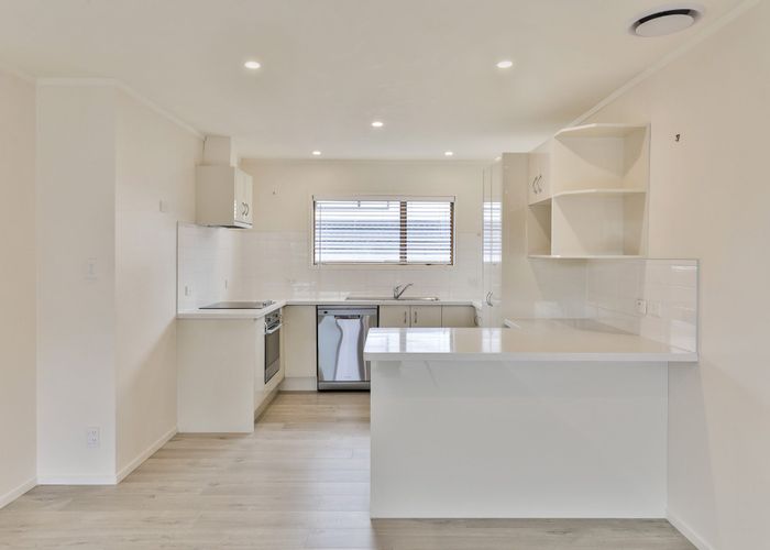  at 2/29 Verbena Road, Birkdale, Auckland