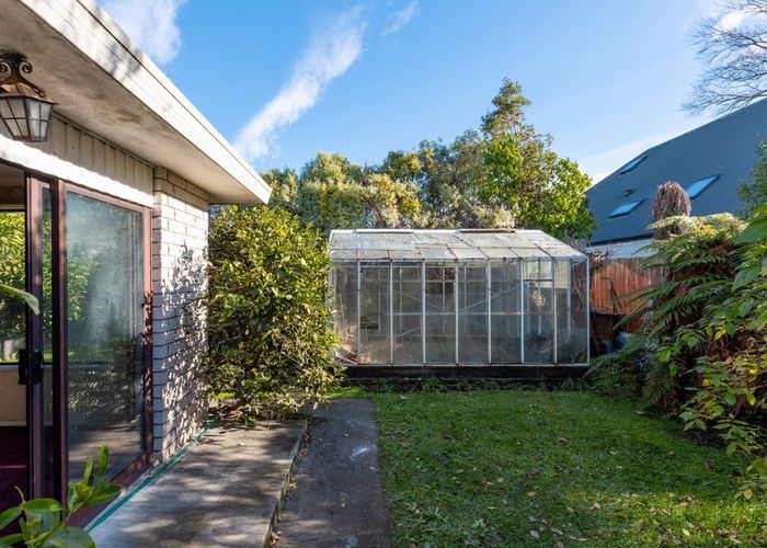  at 2/17 Garreg Road, Fendalton, Christchurch City, Canterbury
