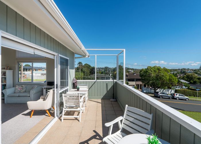  at 1/85 Deep Creek Road, Waiake, North Shore City, Auckland