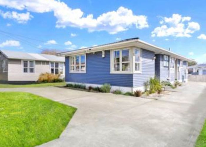  at 17 Sullivan Avenue, Mangere Bridge, Auckland