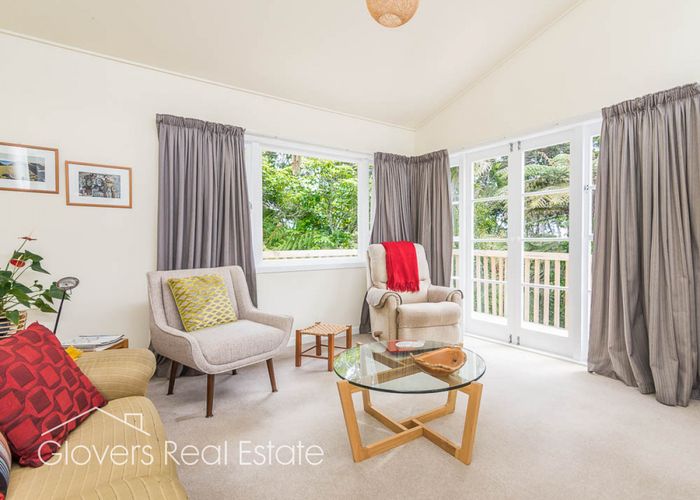  at 8 Tawini Road, Titirangi, Auckland