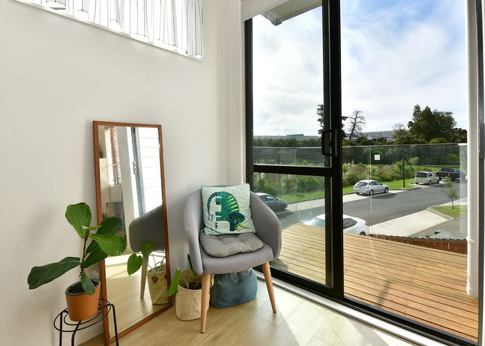  at 1 Bloom Crescent, Sunnyvale, Auckland