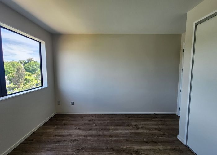  at 22E Totaravale Drive, Totara Vale, North Shore City, Auckland