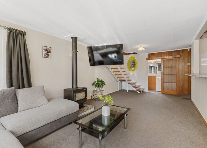  at 9 Lewis Place, Highbury, Palmerston North