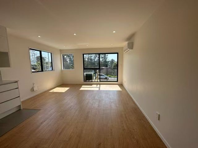 at 318 Wairau Park Road, Glenfield, North Shore City, Auckland