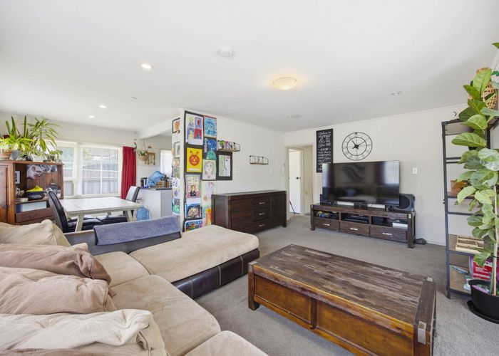  at 2/1 Raddock Place, Half Moon Bay, Manukau City, Auckland