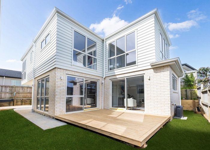  at 2/6 Kaimai Avenue, Massey, Waitakere City, Auckland