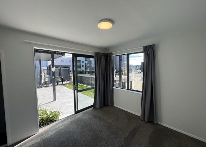  at 2/8 Glidepath Road, Hobsonville, Waitakere City, Auckland