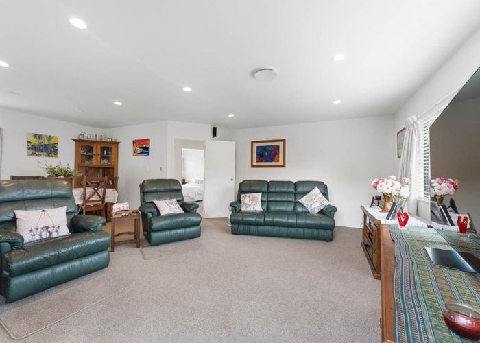  at 1/21 Peach Road, Glenfield, North Shore City, Auckland