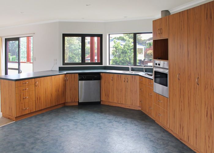  at 8 Ruapehu Drive, Fitzherbert, Palmerston North, Manawatu / Whanganui