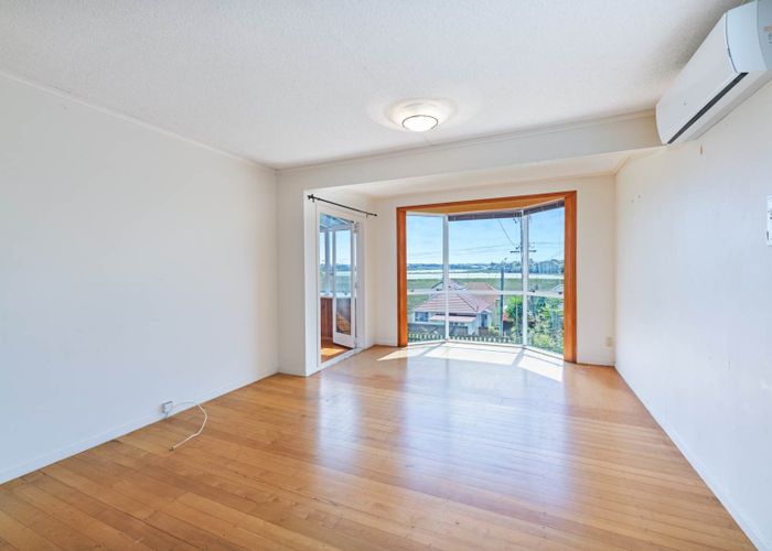  at 92 Beresford Street, Bayswater, Auckland