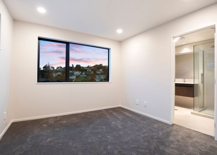  at 2/5 Topliss Drive, Torbay, North Shore City, Auckland