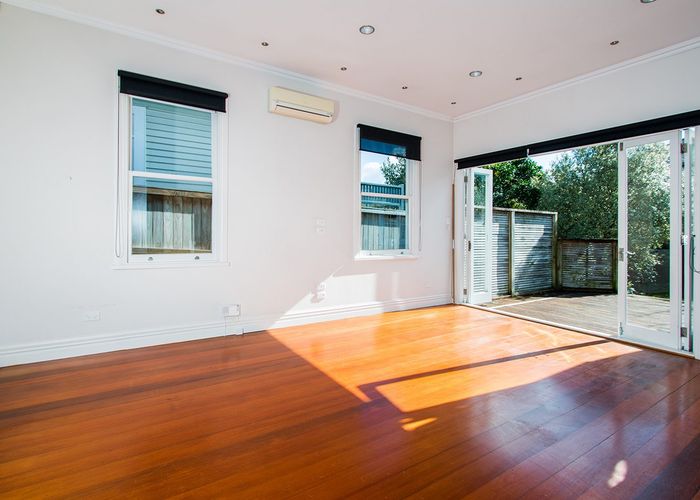  at 4 Graysons Lane, Mount Eden, Auckland City, Auckland