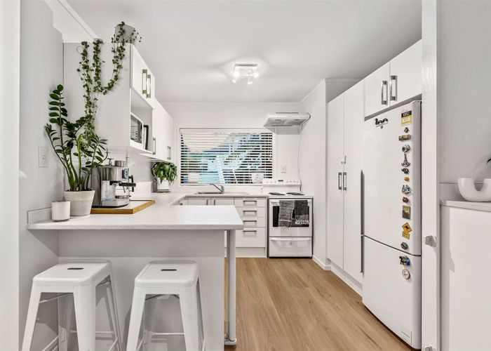  at 6 Oakhaven Place, Ranui, Auckland