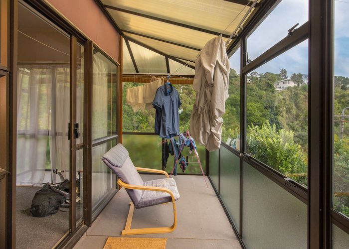  at 10 Creswick Terrace, Northland, Wellington