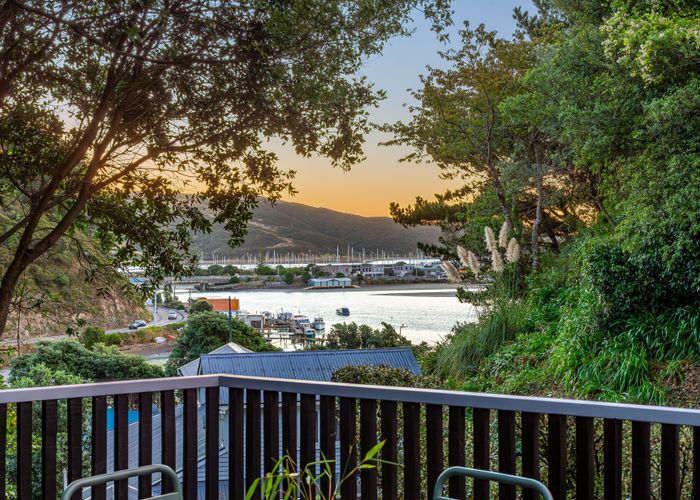 at 49 Bayview Road, Paremata, Porirua, Wellington