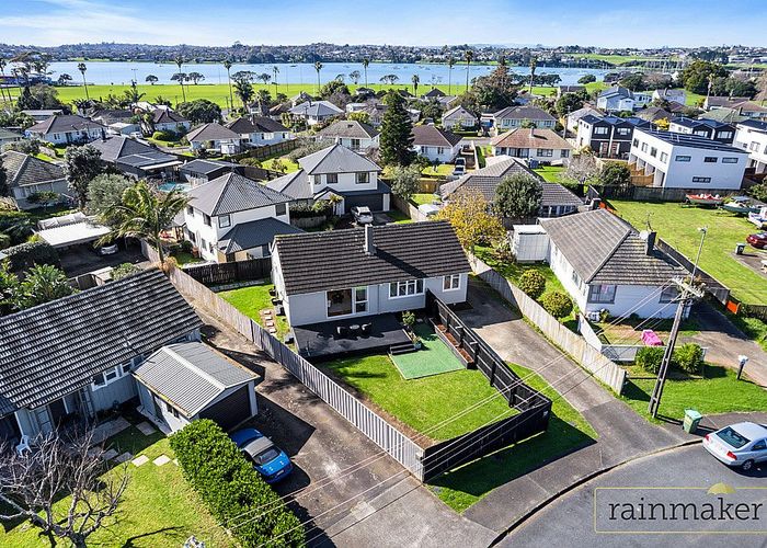  at 35 Coral Crescent, Panmure, Auckland