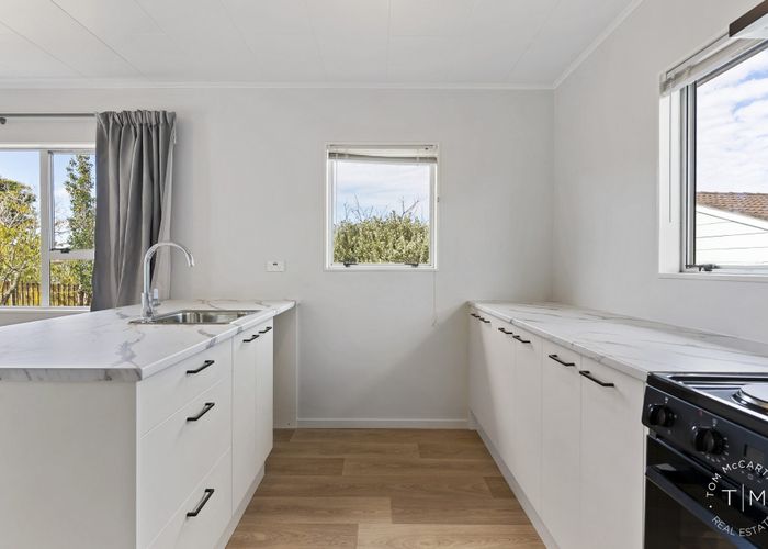  at 5 De Bloge Place, Clendon Park, Auckland