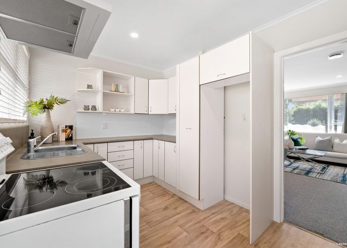  at 2b Cheriton Road, Mellons Bay, Manukau City, Auckland