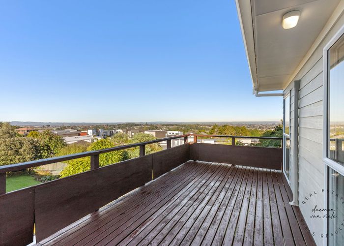  at 2/21 Calluna Crescent, Totara Heights, Manukau City, Auckland