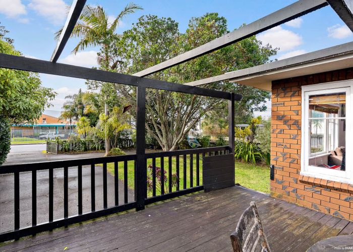  at 704B Te Atatu Road, Te Atatu Peninsula, Auckland