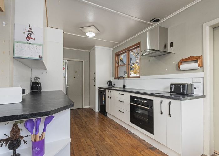  at 2 Hinton Place, Roslyn, Palmerston North